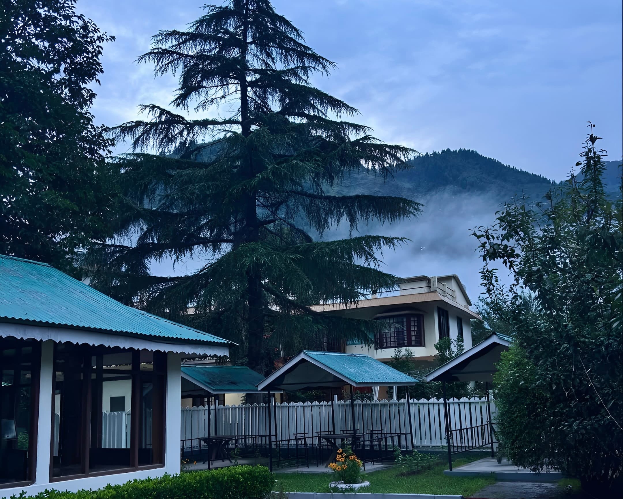 Ballu's Resort & Café hero image